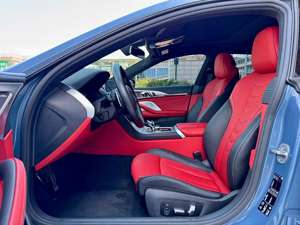 BMW  8 SERIES