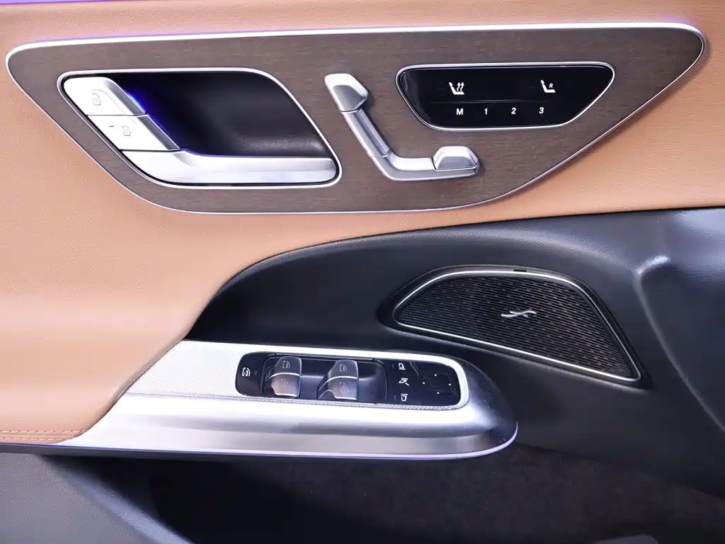 Mercedes-Benz E-Class — миниатюра 17