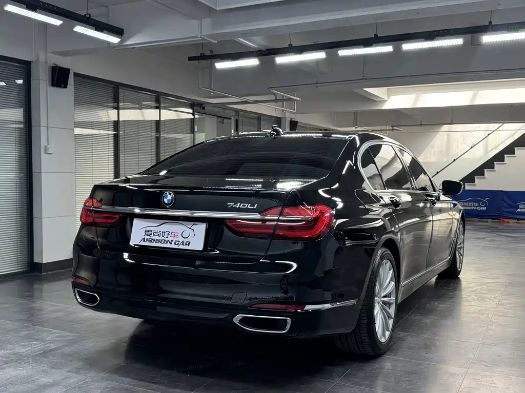 BMW 7 Series — миниатюра 7
