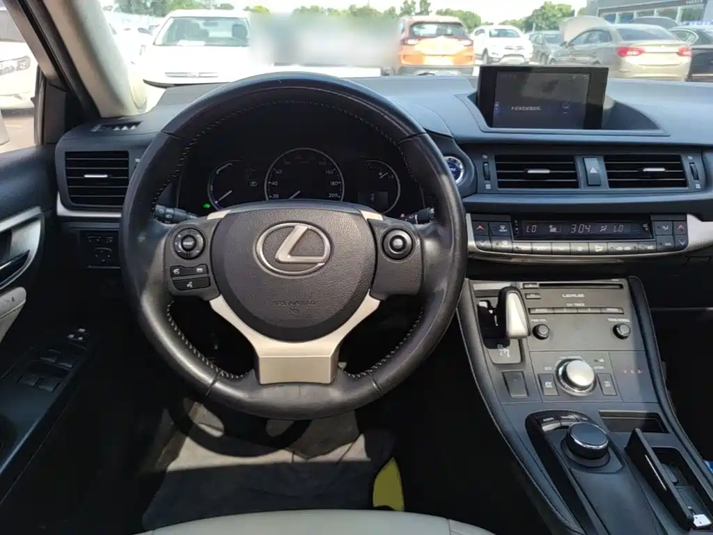 Lexus CT — миниатюра 11