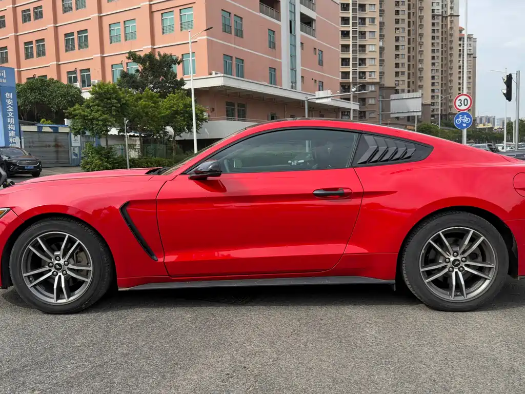 Ford Mustang — миниатюра 9