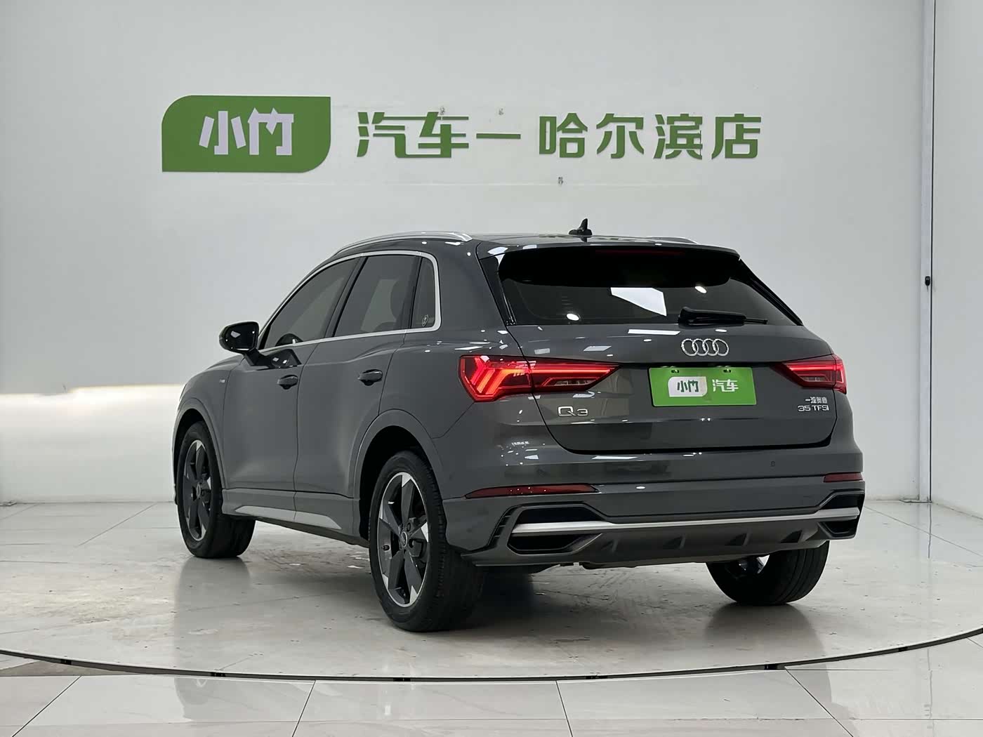 Audi Q3 1.4 л 2022 г. Серебристо-серый, пробег 30000 км