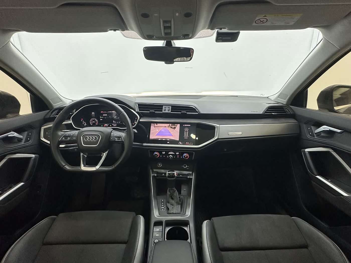 Audi Q3 1.4 л 2022 г. Серебристо-серый, пробег 30000 км