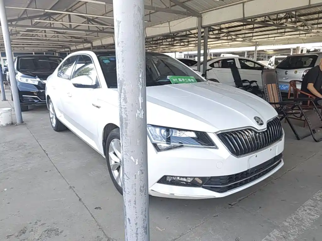 Skoda Superb — миниатюра 4