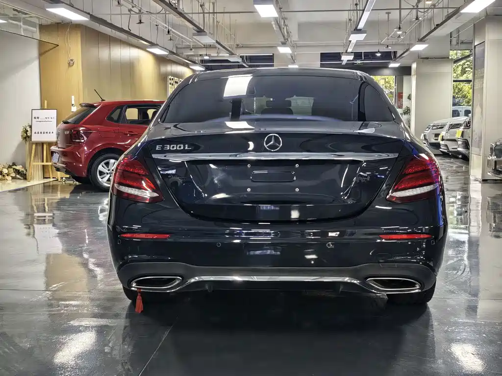 Mercedes-Benz E-Class — миниатюра 8