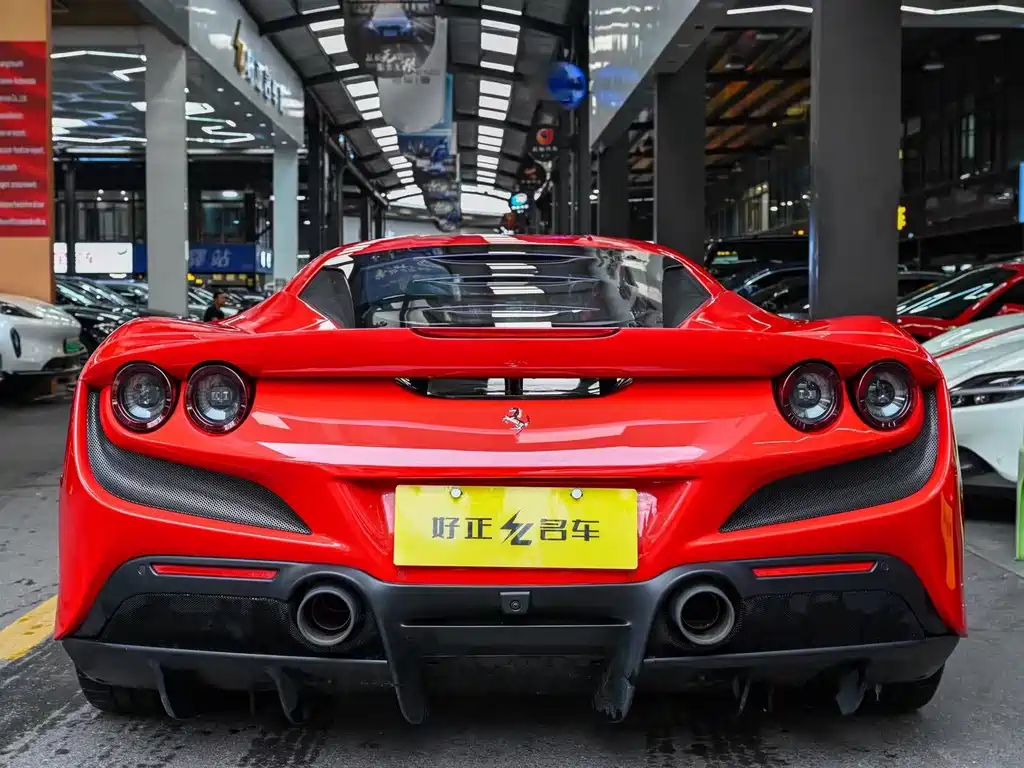 FERRARI F8