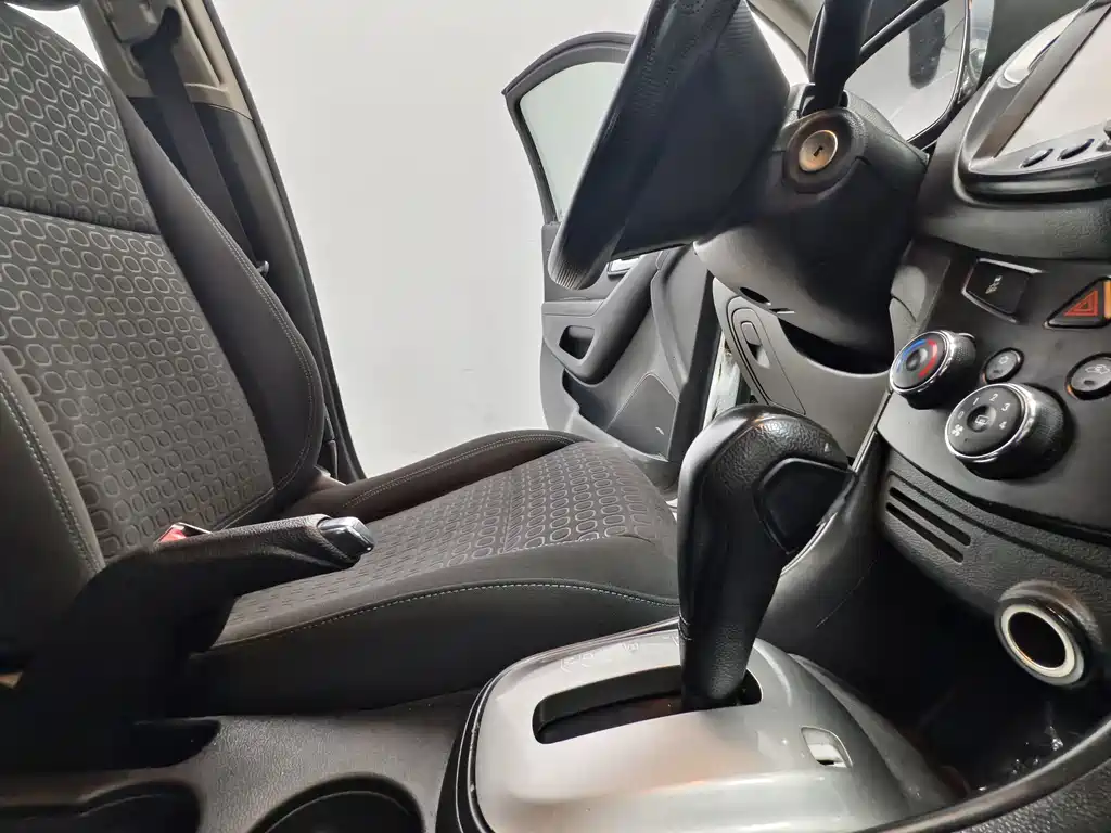 Chevrolet Trax — миниатюра 14