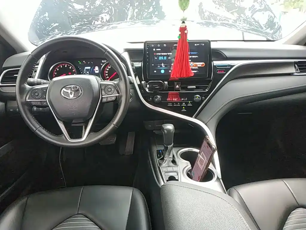 Toyota Camry — миниатюра 10