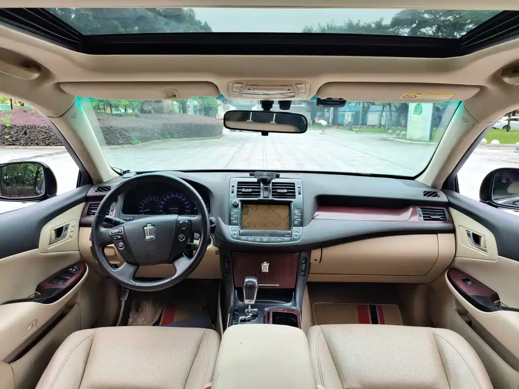 Toyota Crown — миниатюра 6