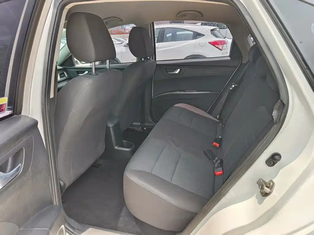 Bestune B30EV — миниатюра 5