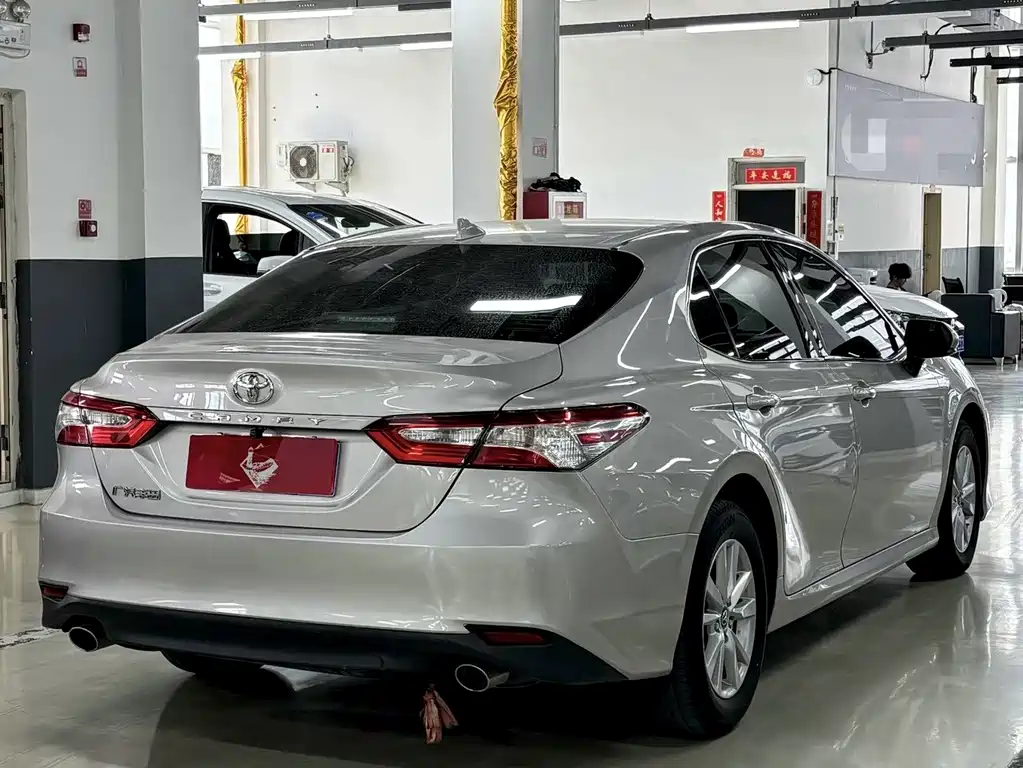Toyota Camry — миниатюра 9