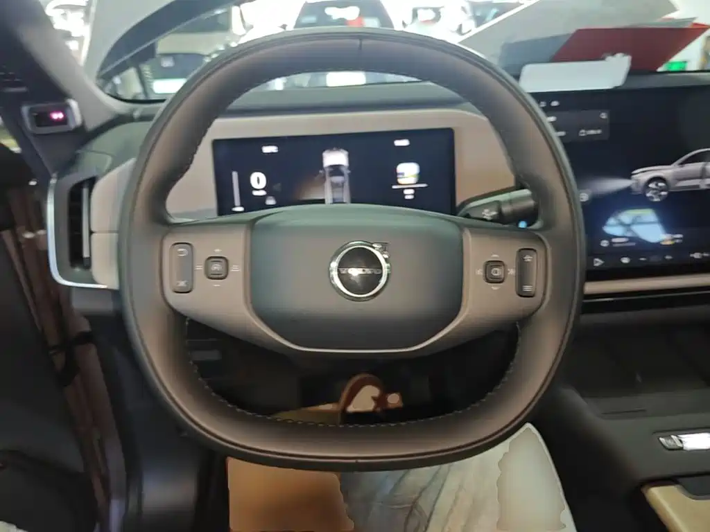 Volvo XC70 PHEV — миниатюра 11