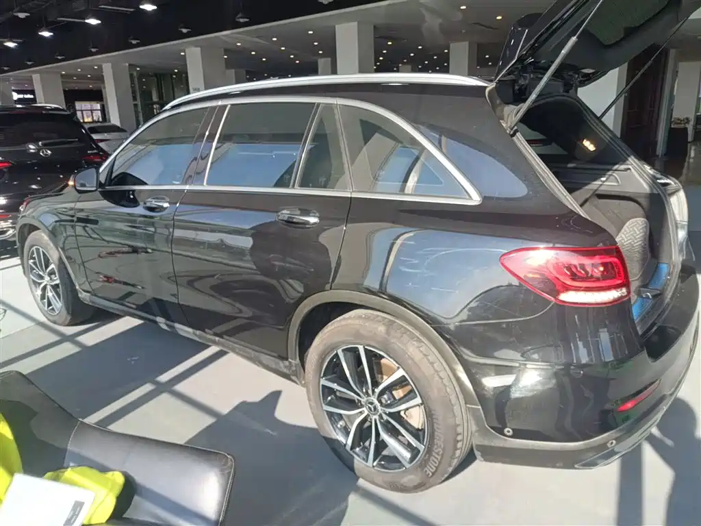 MERCEDES-BENZ GLC