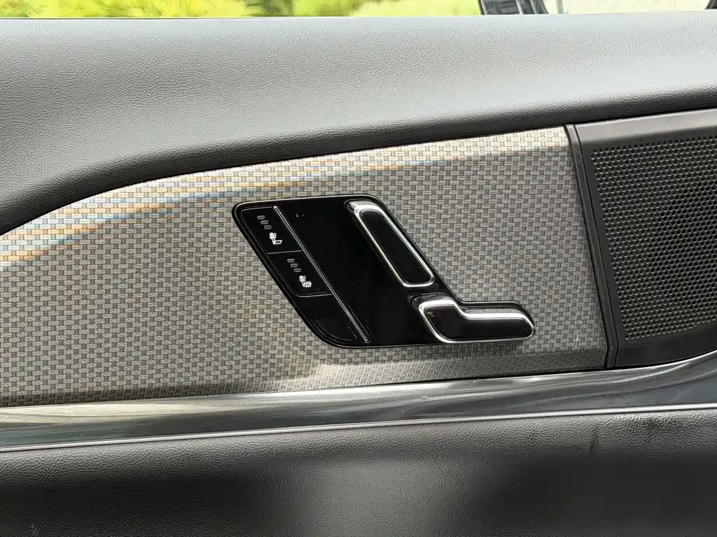 Cadillac XT5 — миниатюра 16