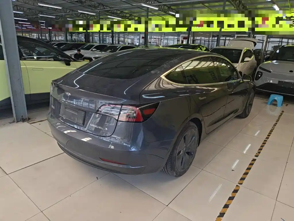 Tesla Model 3 — миниатюра 7