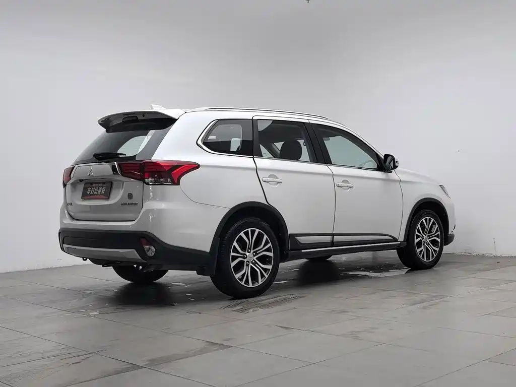 Mitsubishi Outlander — миниатюра 2