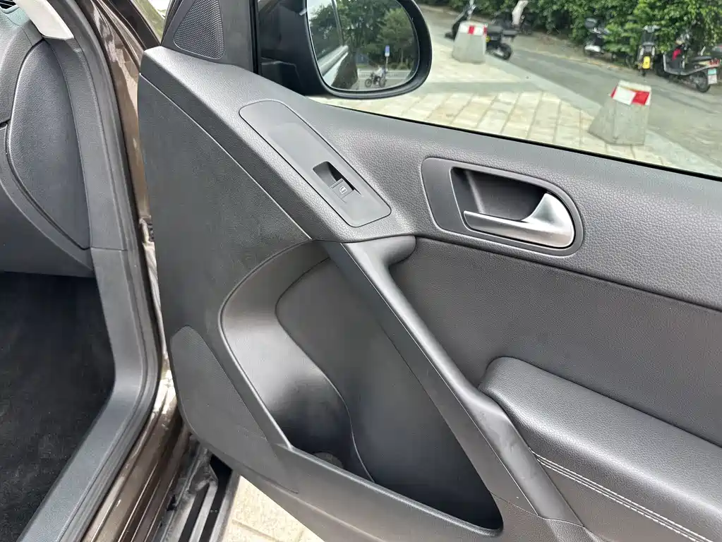 Volkswagen Tiguan — миниатюра 12