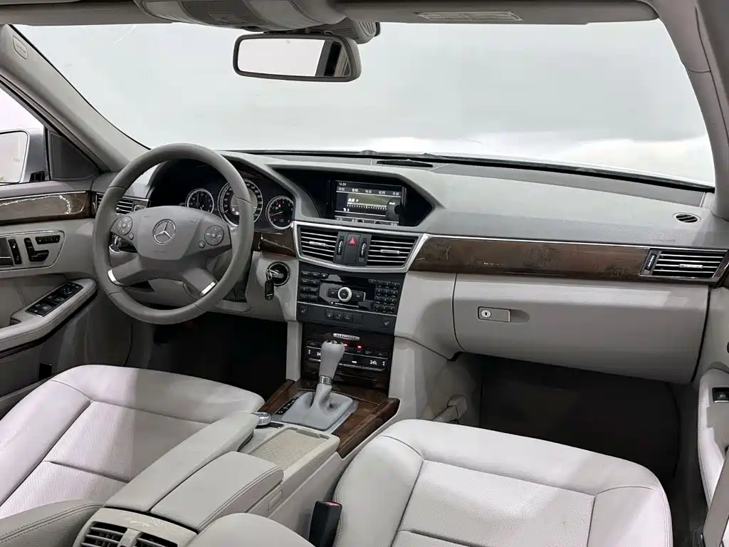 Mercedes-Benz E-Class — миниатюра 13