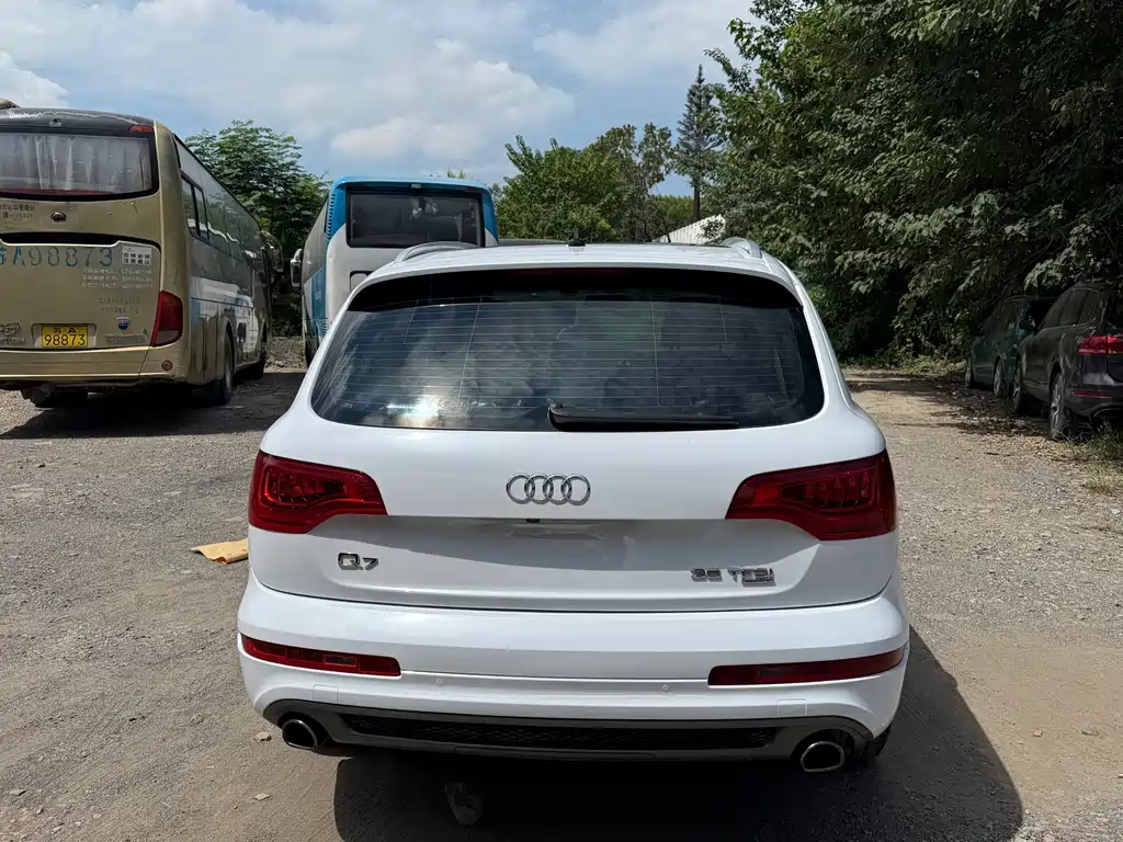 Audi Q7 — миниатюра 5