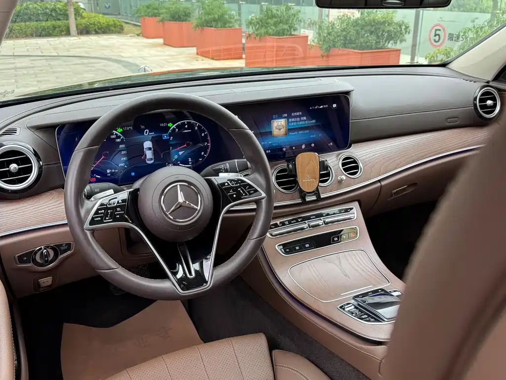 Mercedes-Benz E-Class 2022 — фото 25