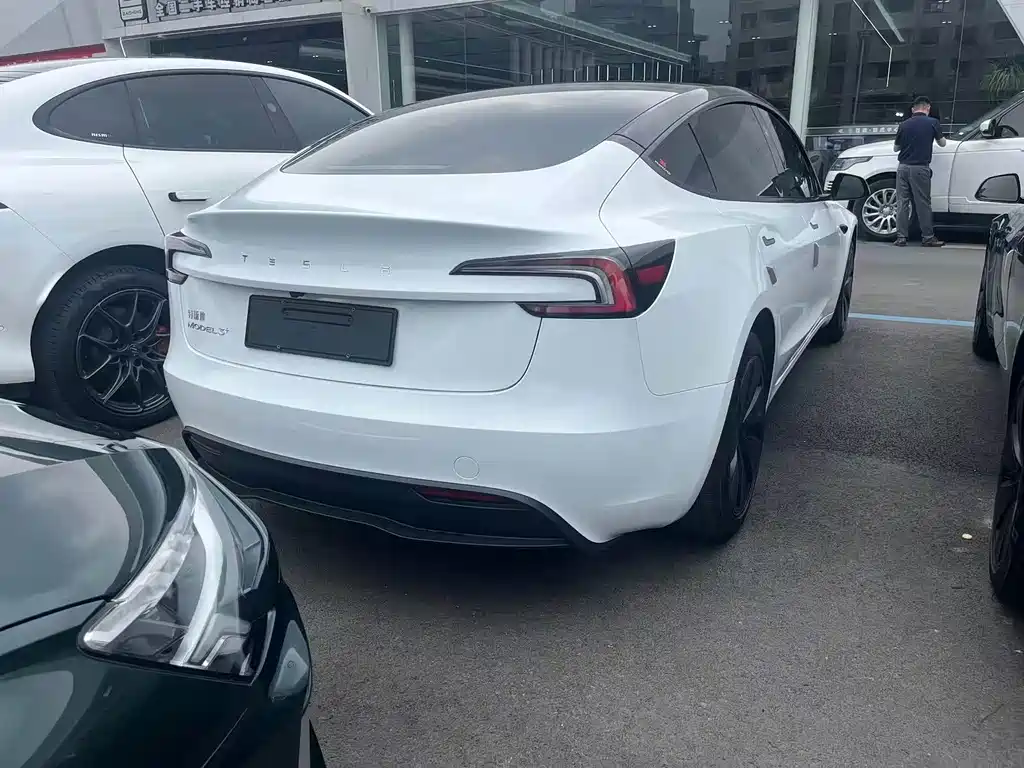 Tesla Model 3 — миниатюра 7