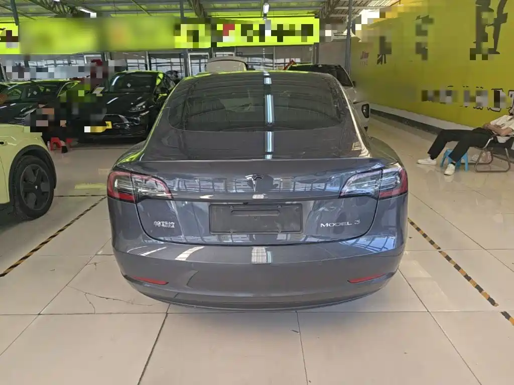 Tesla Model 3 — миниатюра 6