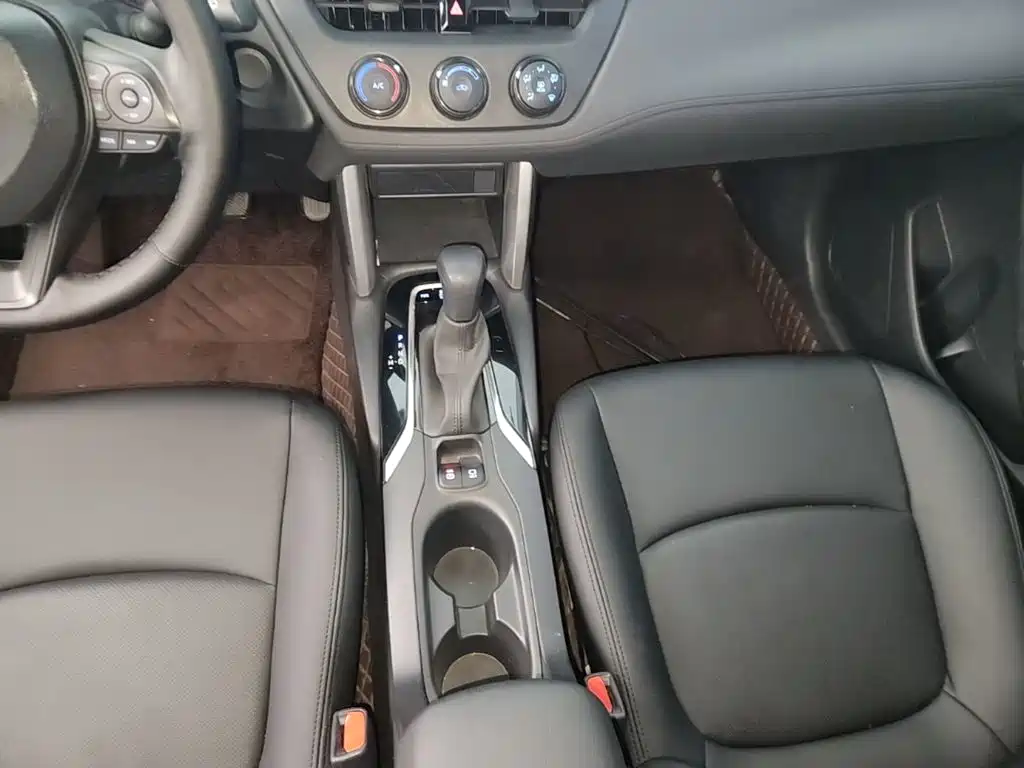 Toyota Corolla Cross — миниатюра 14