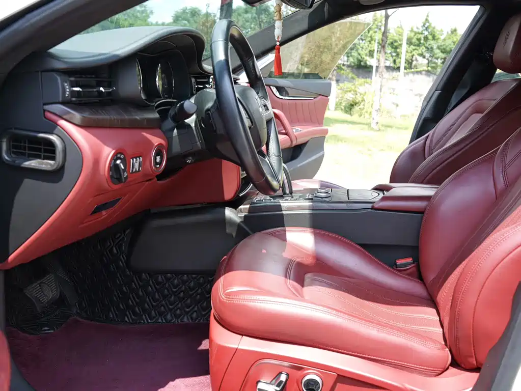 Maserati Quattroporte — миниатюра 11