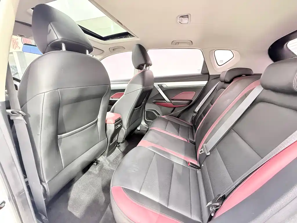 Geely Binyue — миниатюра 8