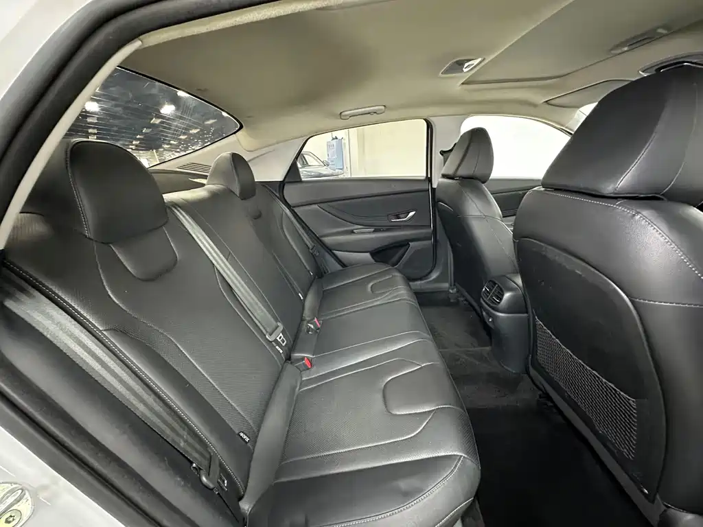 Hyundai Elantra — миниатюра 16