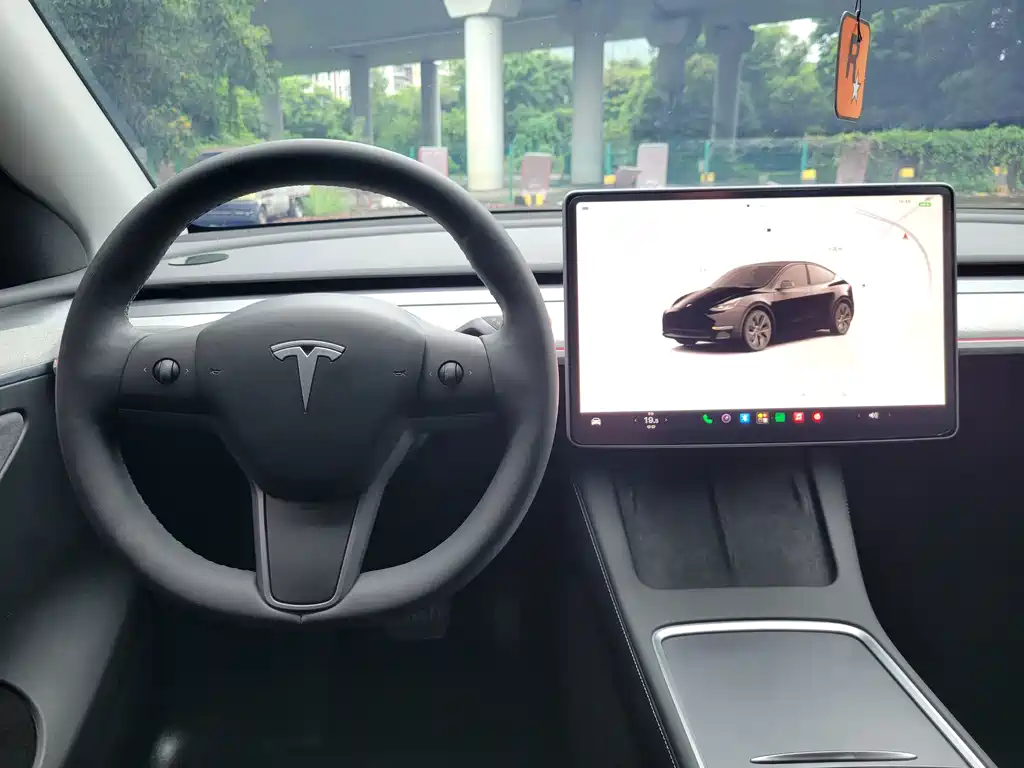 Tesla Model Y — миниатюра 21