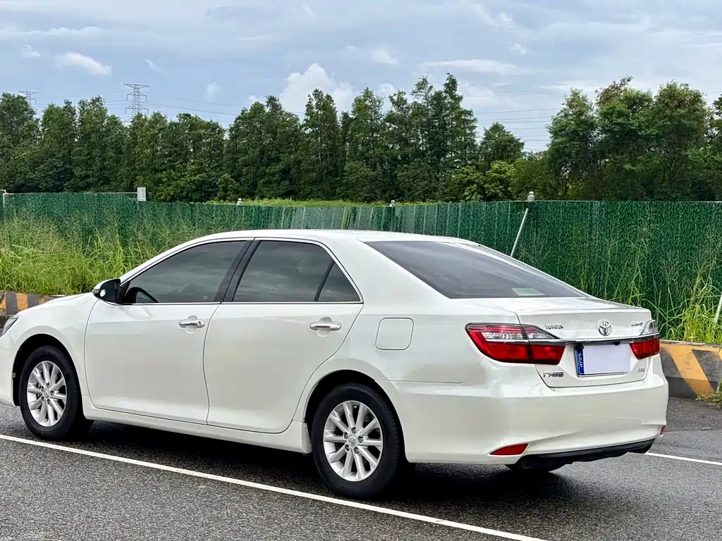 Toyota Camry — миниатюра 5