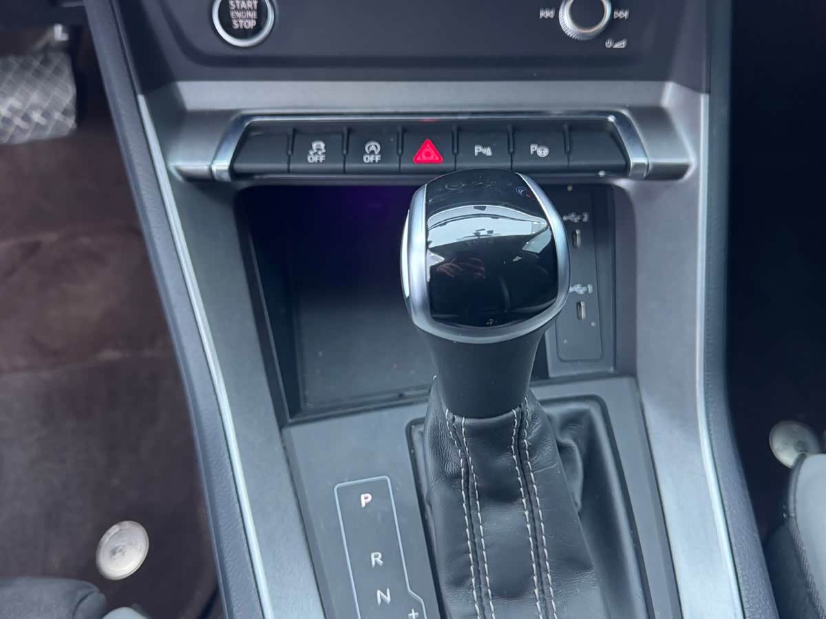 Audi Q3 1.4 л 2022 г. Белый, пробег 42000 км