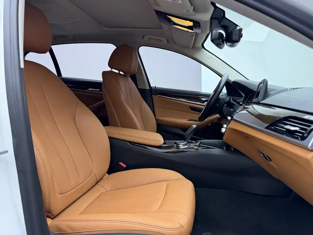 BMW 5 Series — миниатюра 11