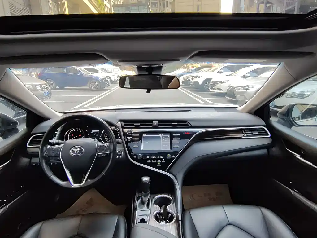 Toyota Camry — миниатюра 8