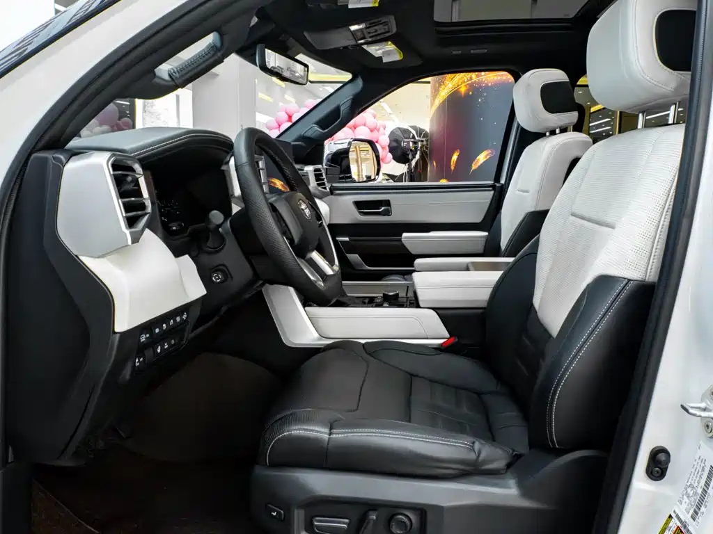 Toyota Sequoia — миниатюра 32