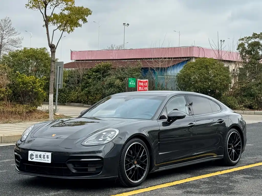 PORSCHE PANAMERA