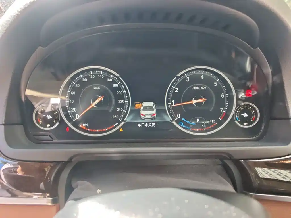 BMW 5 Series — миниатюра 12
