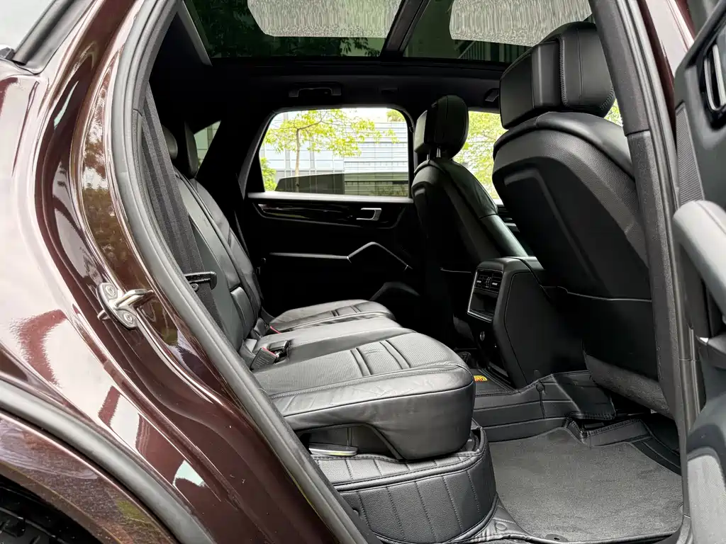 Porsche Cayenne — миниатюра 15
