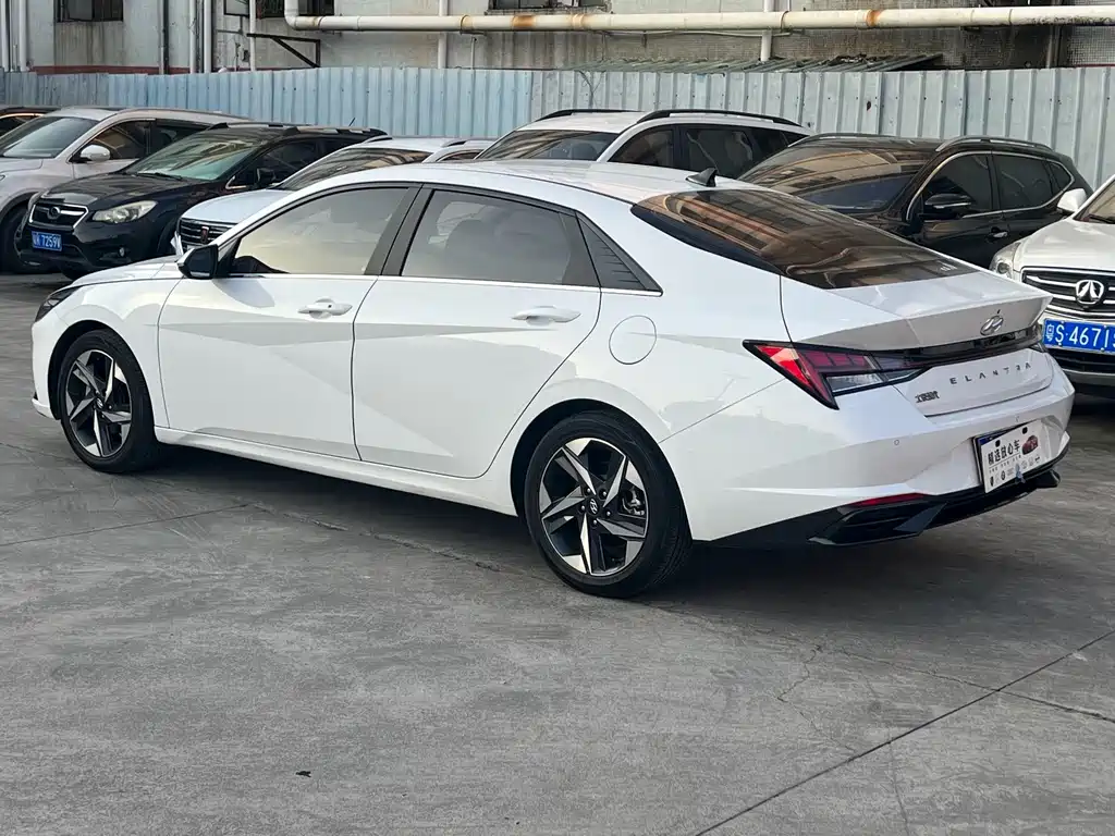 Hyundai Elantra — миниатюра 3