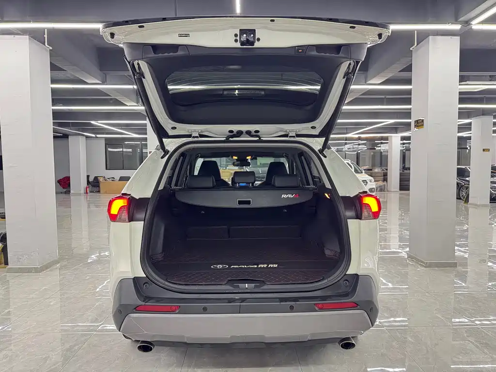 Toyota RAV4 — миниатюра 5