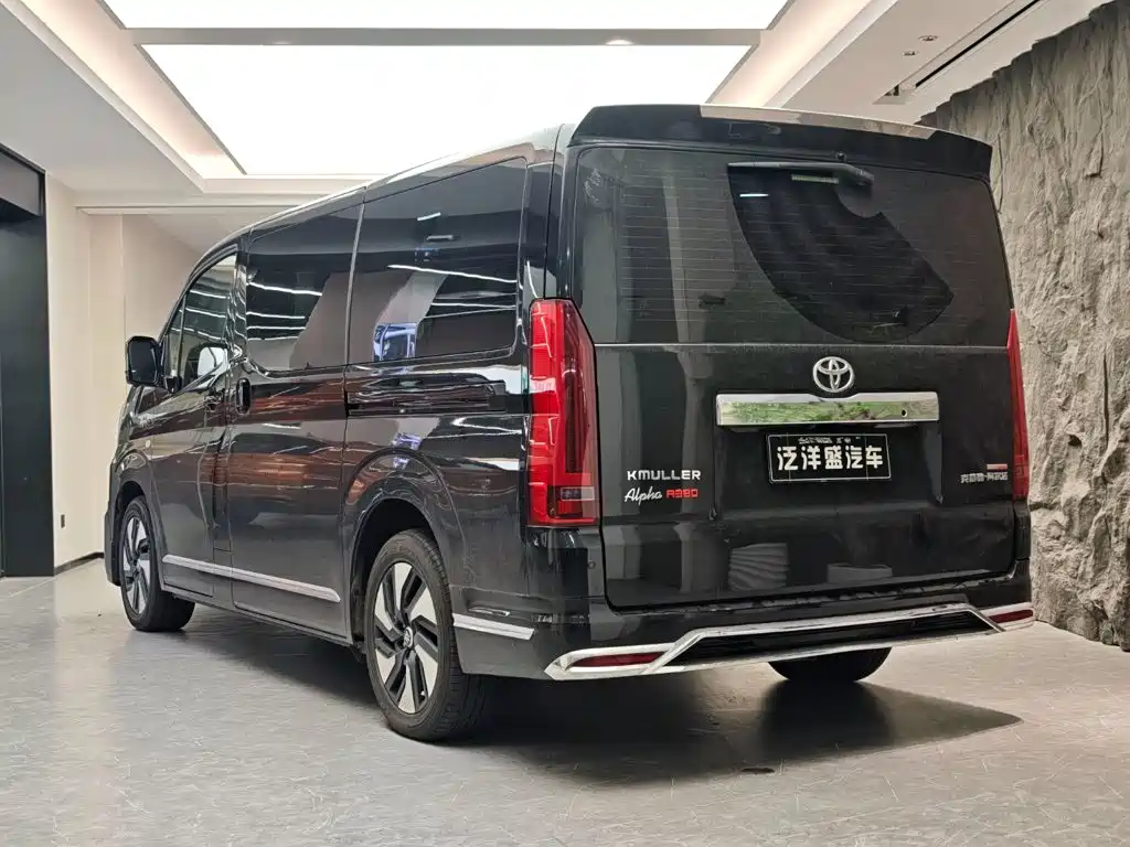 Toyota Hiace — миниатюра 21