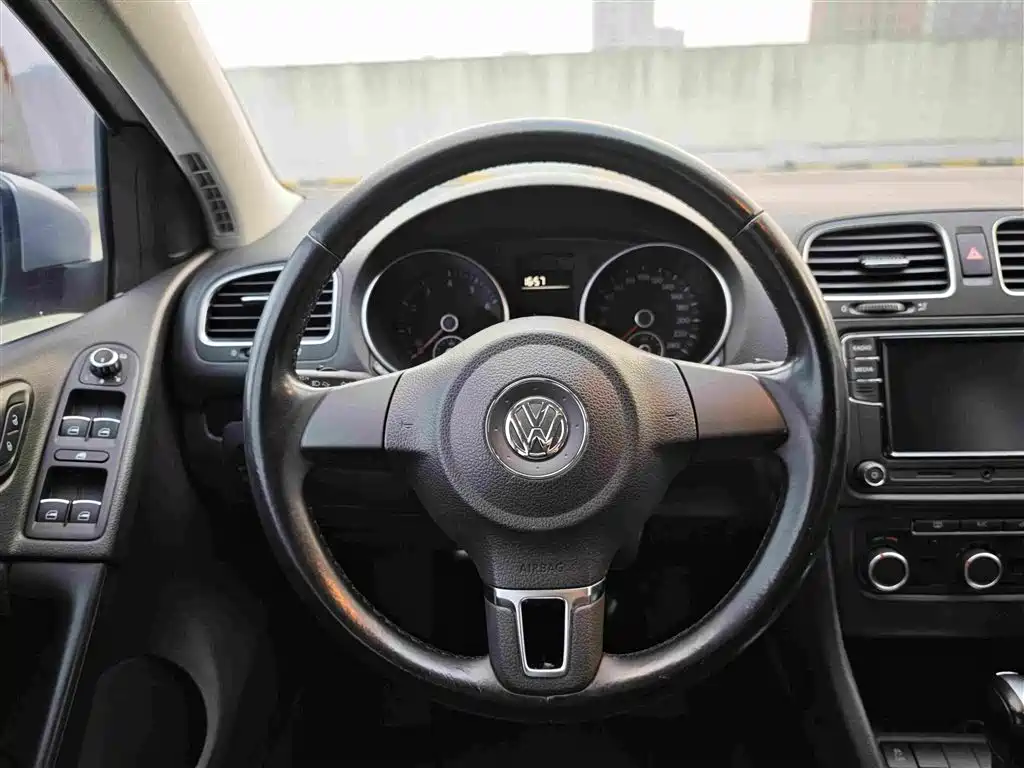 Volkswagen Golf — миниатюра 18