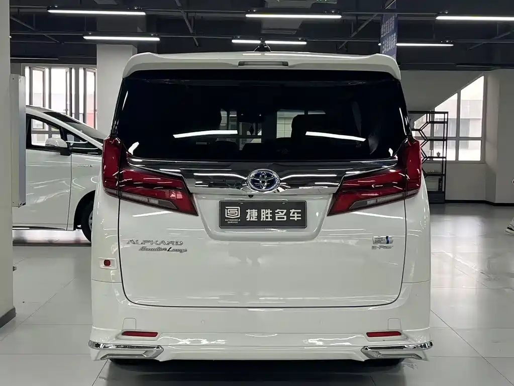 Toyota Alphard — миниатюра 5