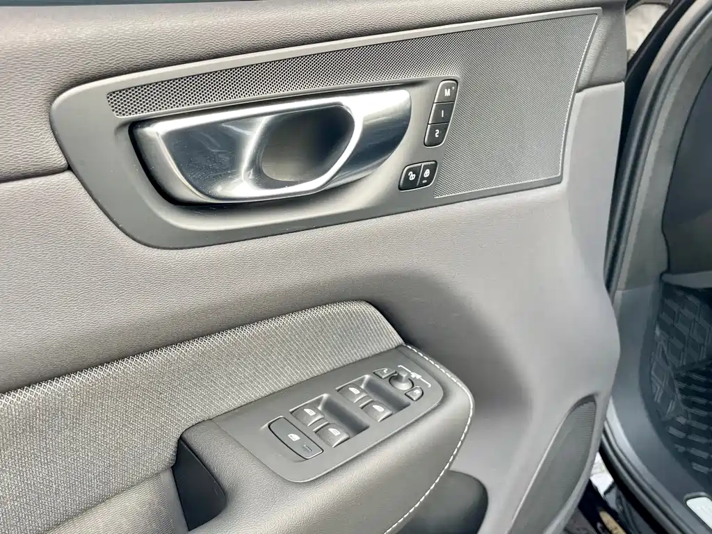 VOLVO XC60 PLUG IN HYBRID