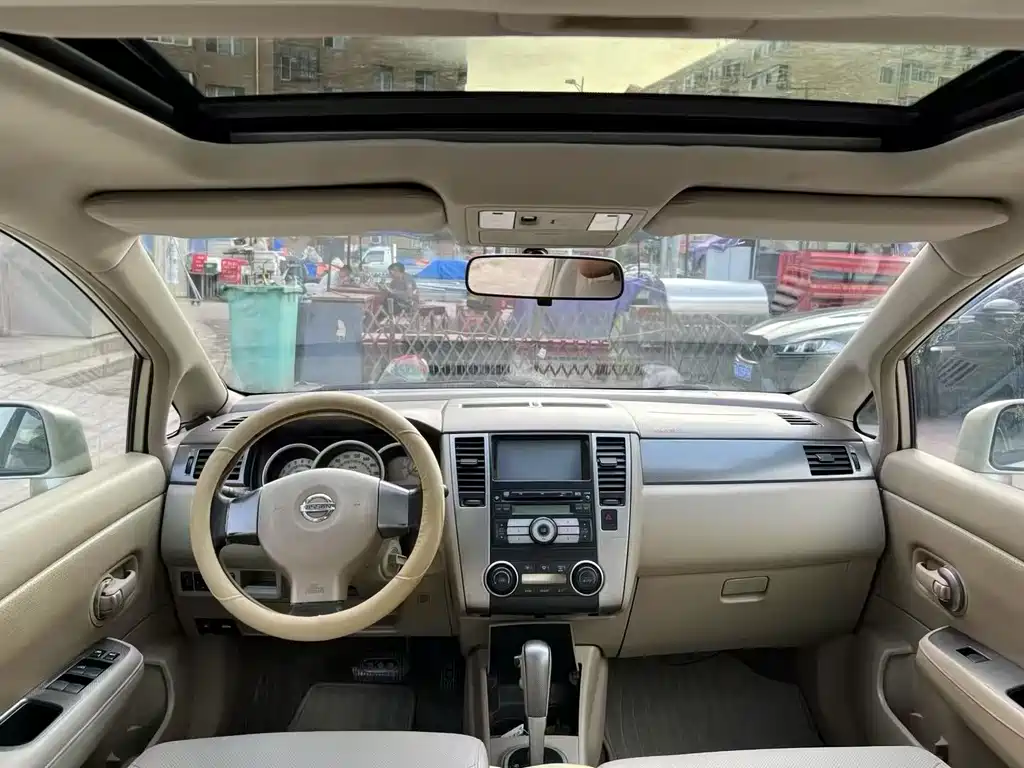 Nissan Tiida — миниатюра 7