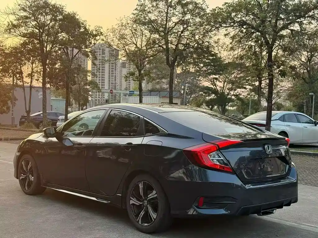 Honda Civic — миниатюра 9