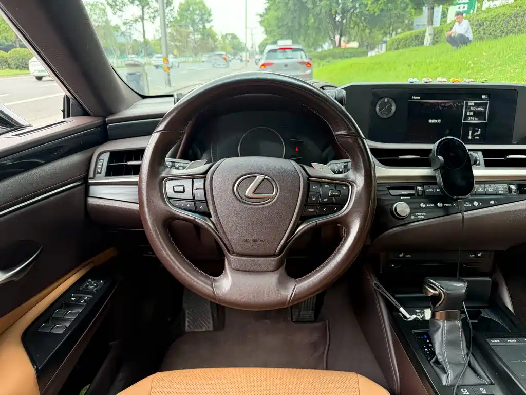 Lexus ES — миниатюра 14