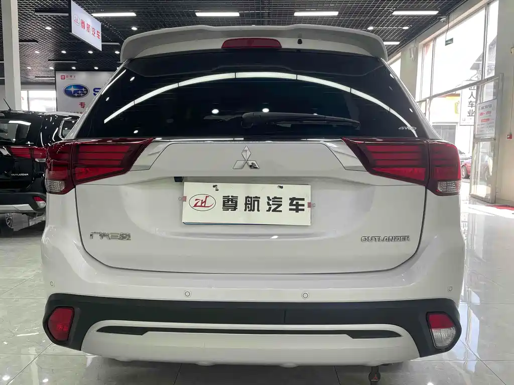 MITSUBISHI OUTLANDER