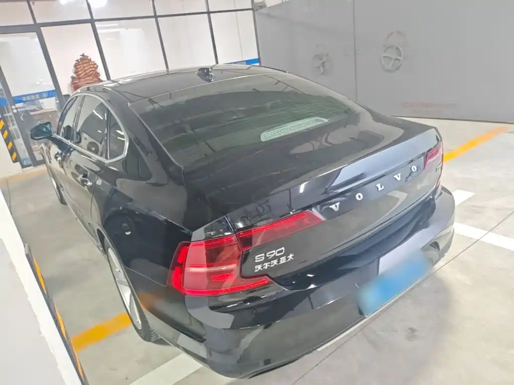 Volvo S90 — миниатюра 5